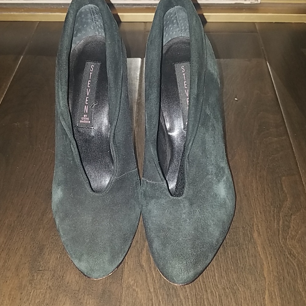 Suede V booties